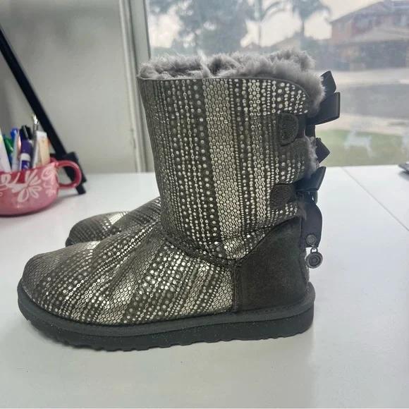 UGG Ugg Bailey Bow
Bling Flat Boot Sparkly Gray Boots Size 6 - Picture 3 of 15